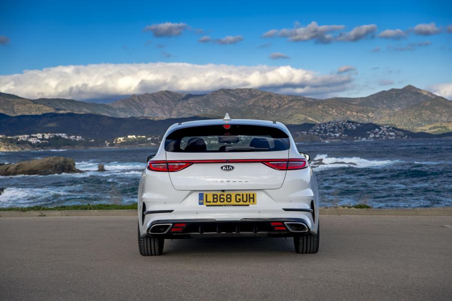  Kia ProCeed GT 2019 года  (фото 37 из 41)